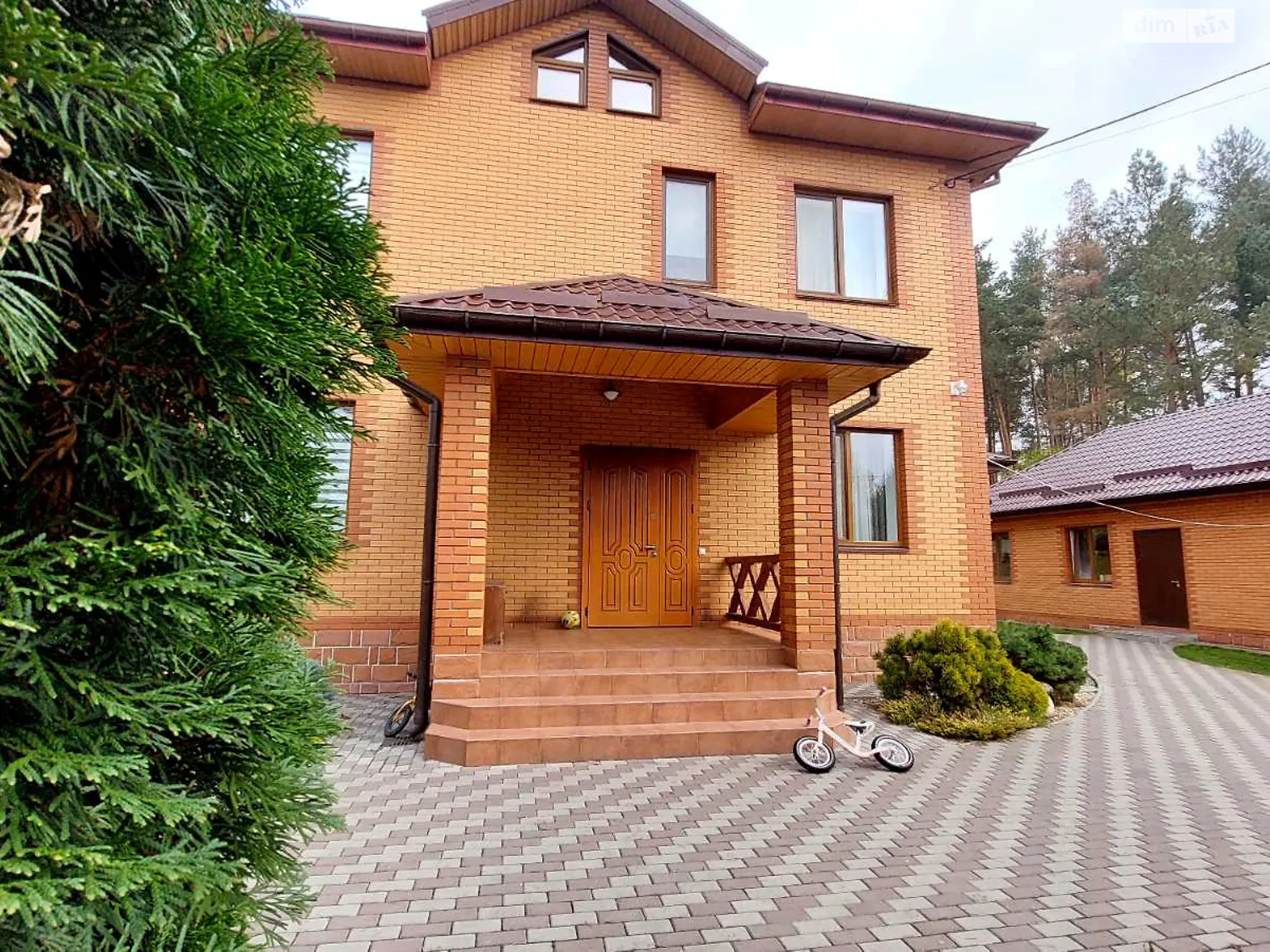 Продается дом на 2 этажа 360 кв. м с верандой, цена: 299000 $ - фото 1