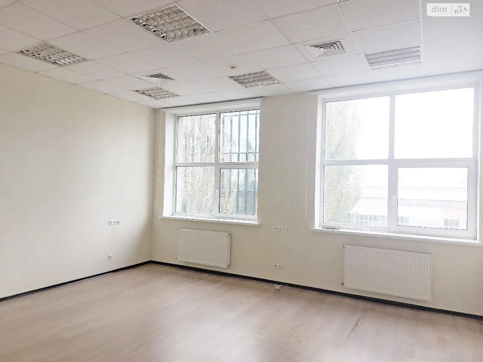 Сдается в аренду офис 46.2 кв. м в бизнес-центре, цена: 12530 грн - фото 1