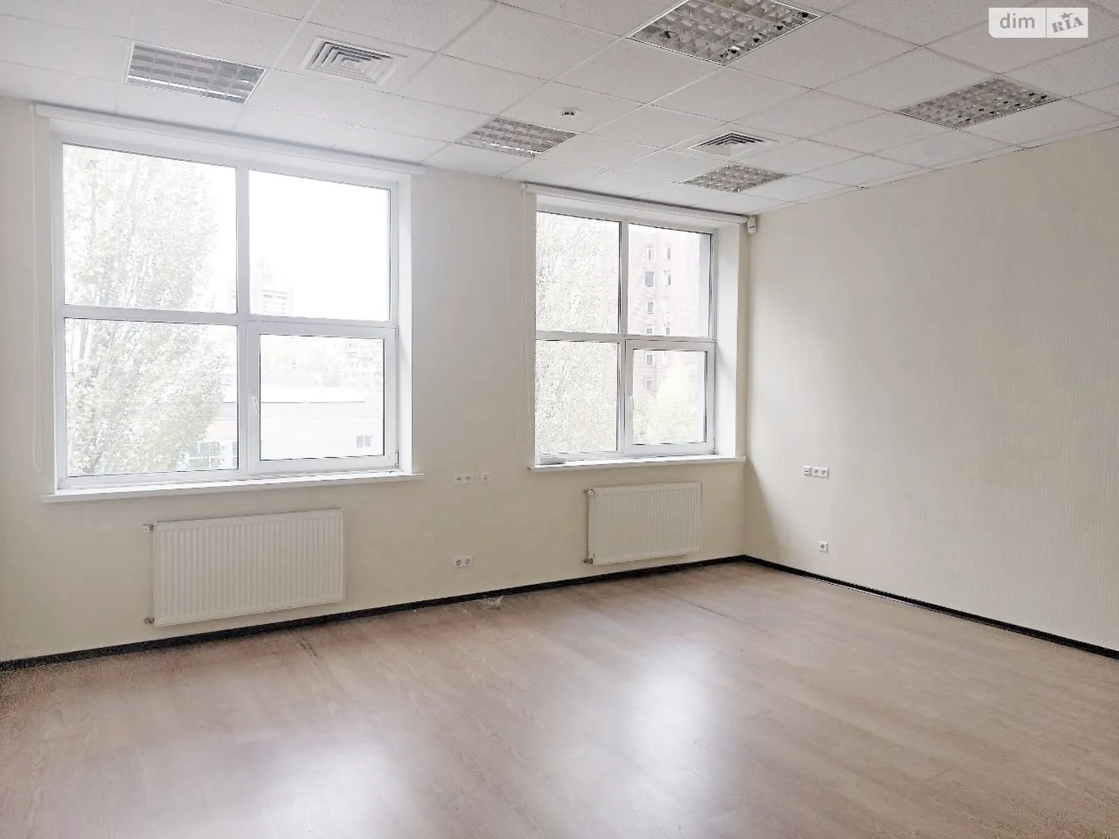 Сдается в аренду офис 46.2 кв. м в бизнес-центре, цена: 12540 грн - фото 1