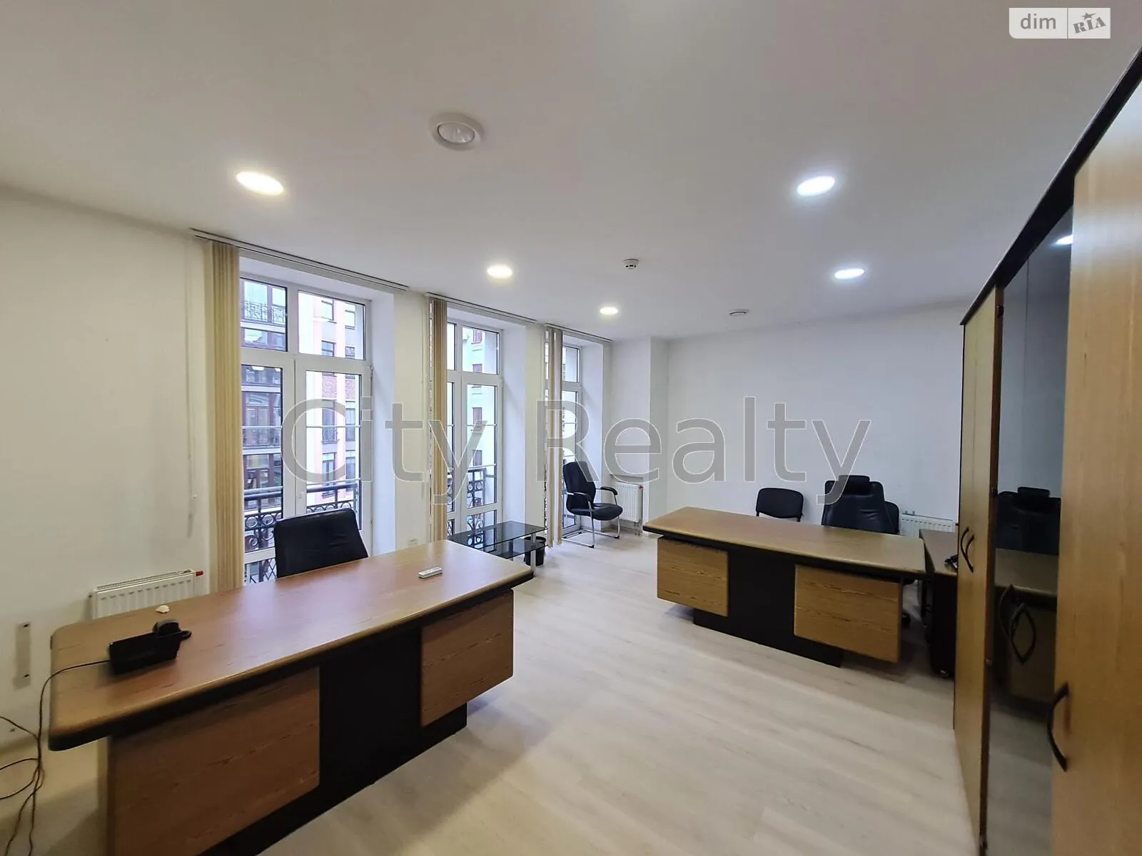 Сдается в аренду офис 267.5 кв. м в бизнес-центре, цена: 187250 грн - фото 1