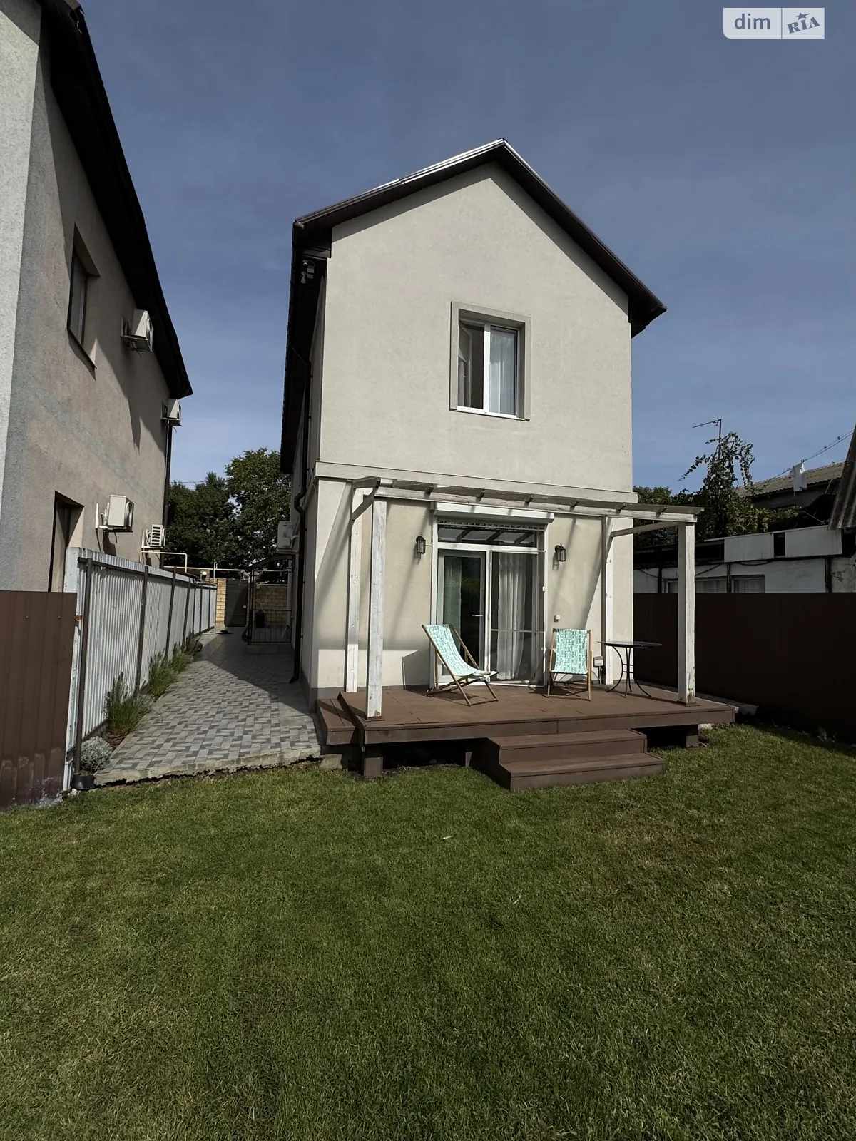 Продается дом на 2 этажа 125 кв. м с гаражом, цена: 250000 $ - фото 1