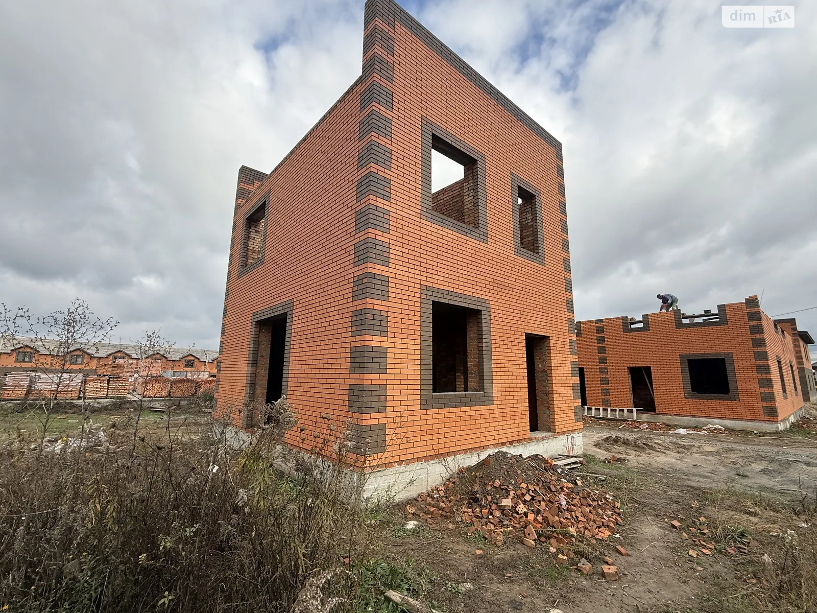 Продается дом на 2 этажа 70 кв. м с садом, цена: 65000 $ - фото 1