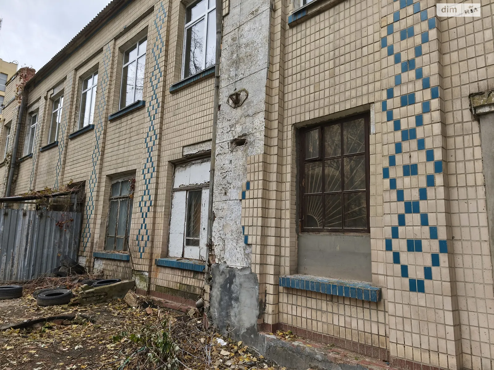 Сдается в аренду объект сферы услуг 280 кв. м в 2-этажном здании, цена: 30000 грн - фото 1