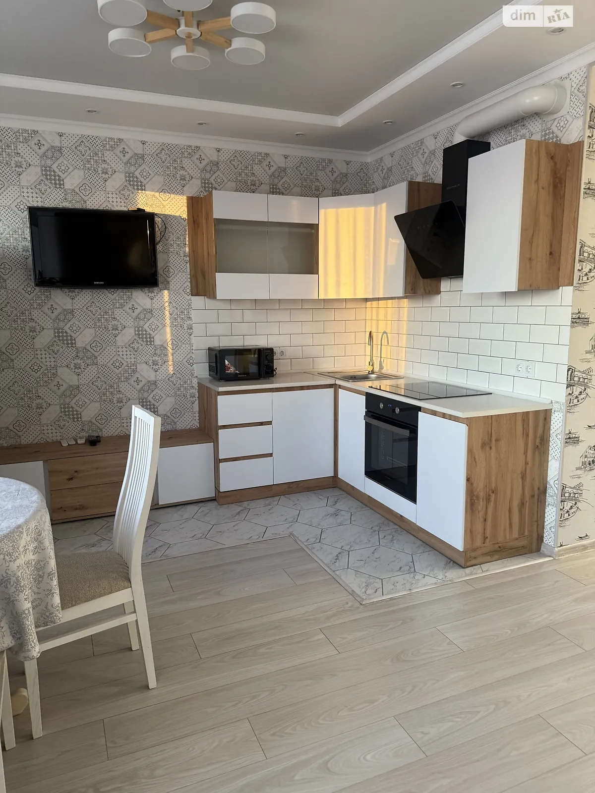 Продается 1-комнатная квартира 42 кв. м в Одессе, ул. Академика Сахарова, 3Б - фото 1