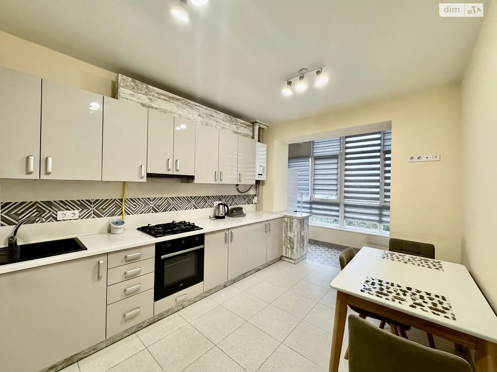 Сдается в аренду 1-комнатная квартира 42.2 кв. м в, цена: 380 $ - фото 1