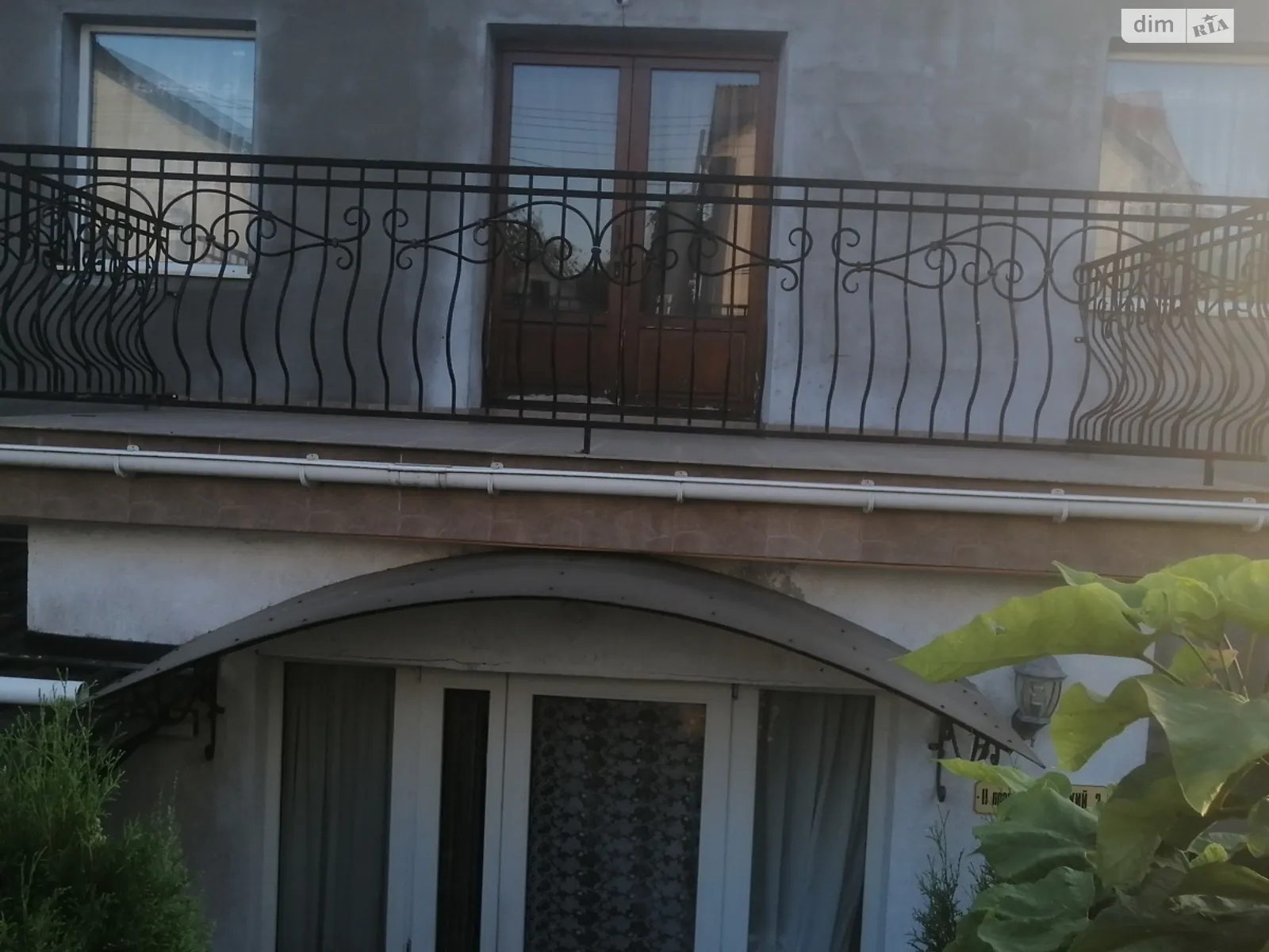 Продается дом на 3 этажа 325 кв. м с садом, цена: 200000 $ - фото 1