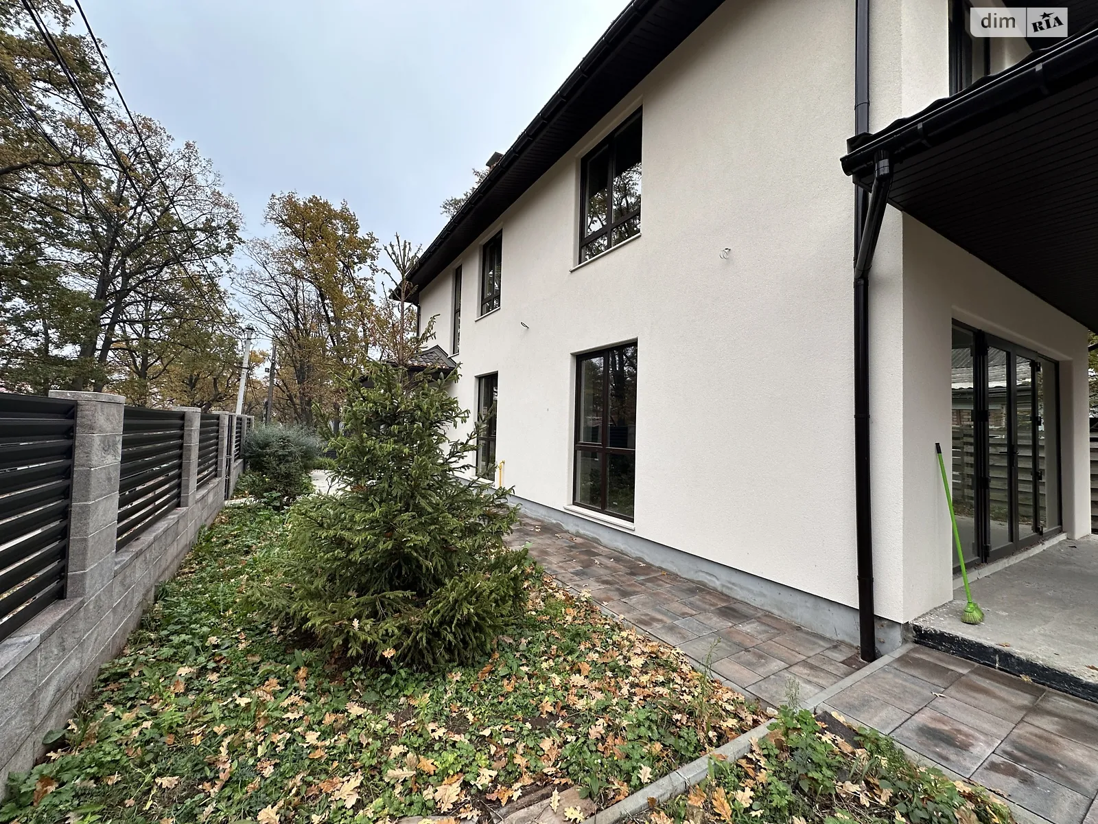 Продается дом на 2 этажа 200 кв. м с террасой, цена: 179000 $ - фото 1