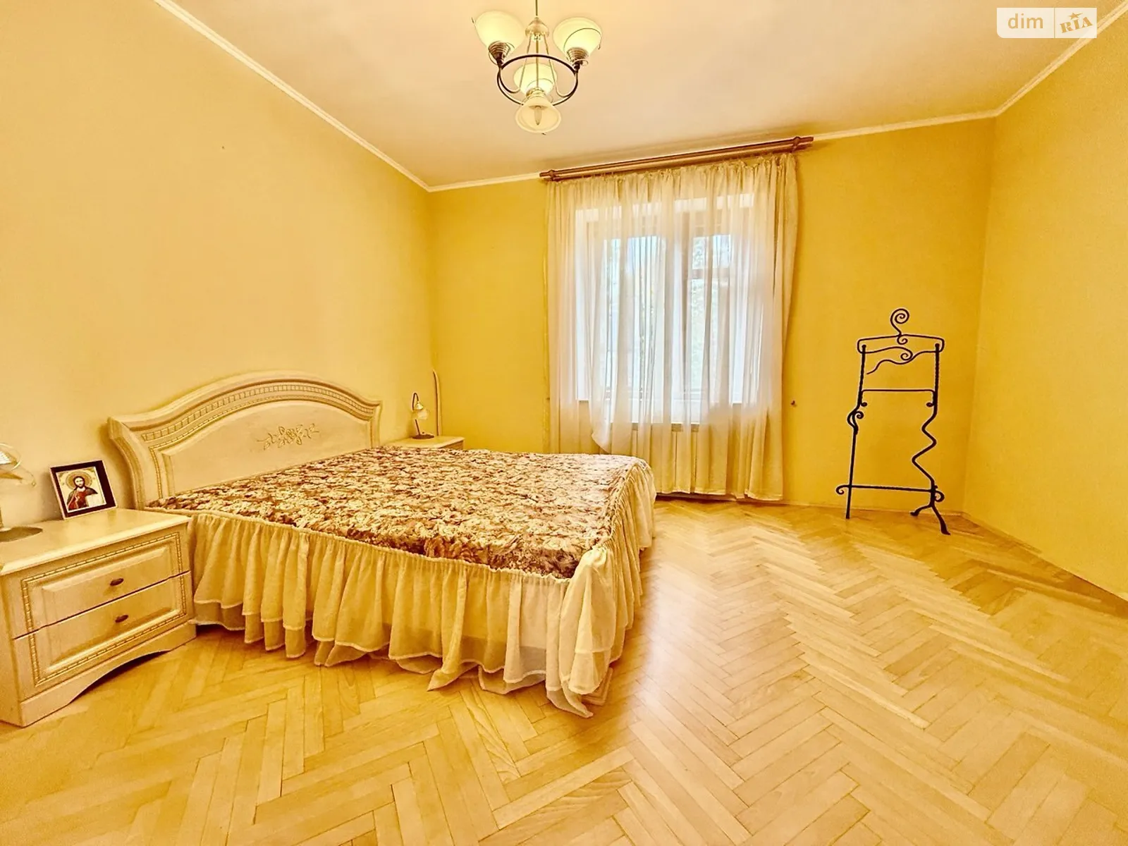 Сдается в аренду дом на 2 этажа 200 кв. м с мансардой, цена: 1000 $ - фото 1