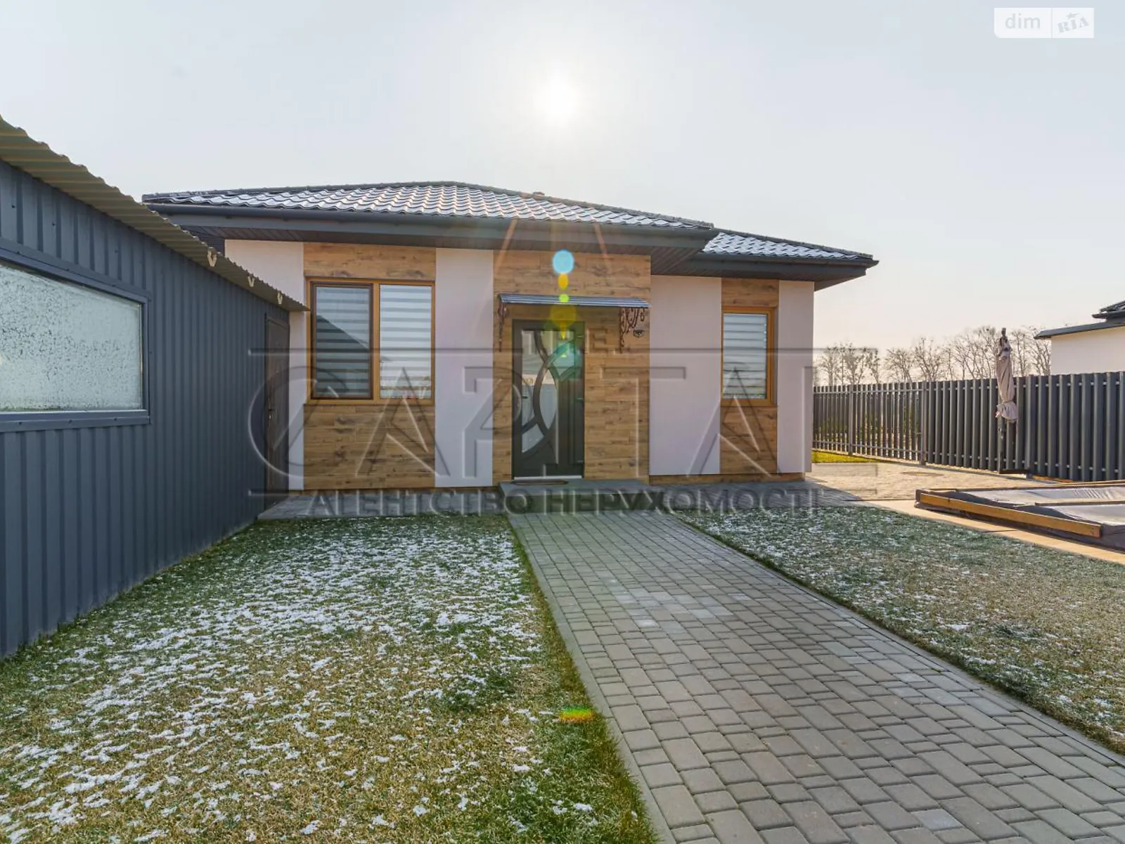 Сдается в аренду одноэтажный дом 78.6 кв. м с подвалом, цена: 2000 $ - фото 1