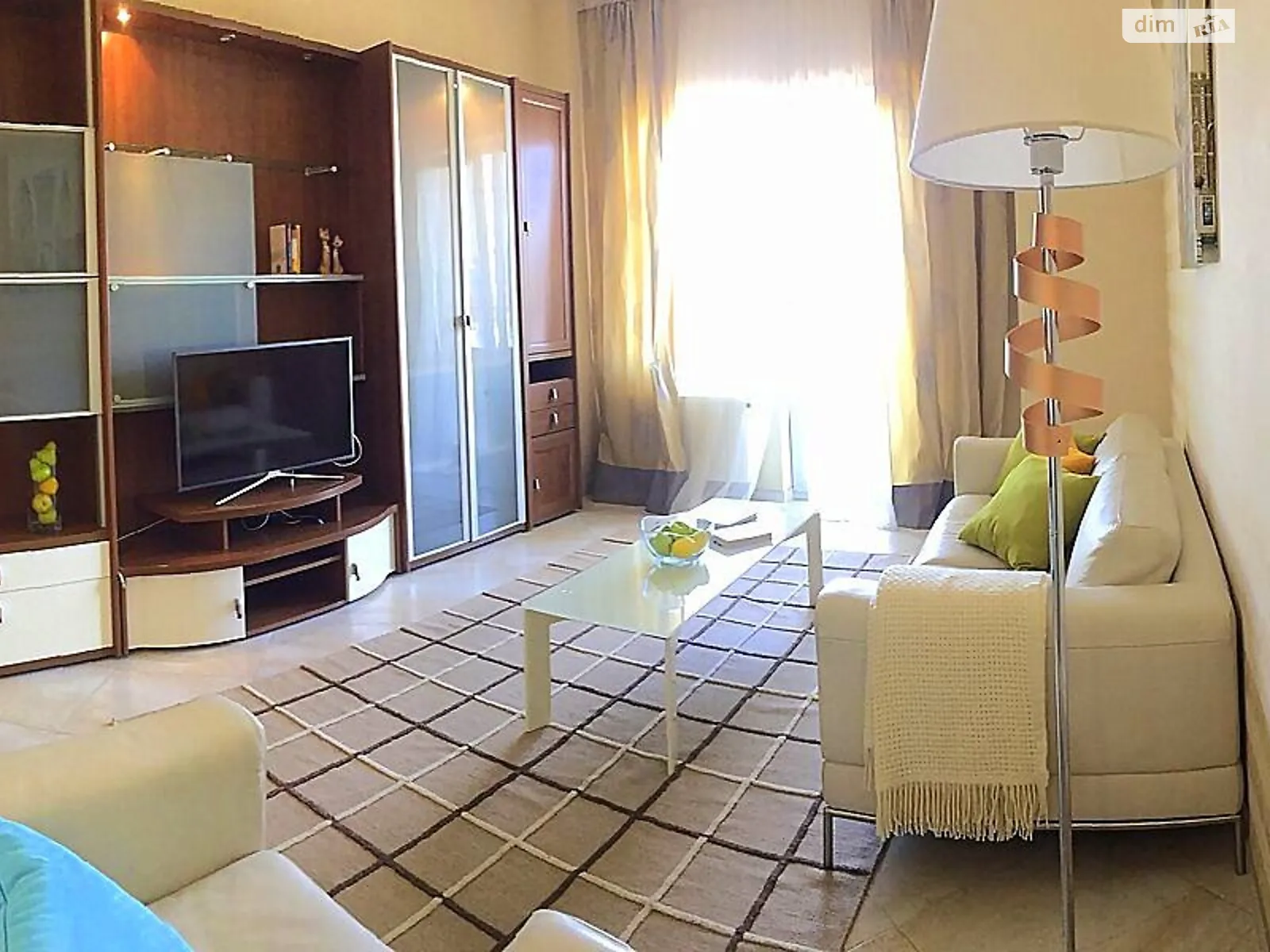 Сдается в аренду 4-комнатная квартира 180 кв. м в, цена: 1200 $ - фото 1