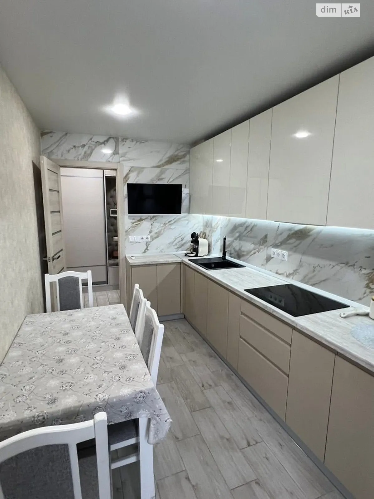 Продается 3-комнатная квартира 67.2 кв. м в Белой Церкви, бул. Княгини Ольги(Комсомольский) - фото 1