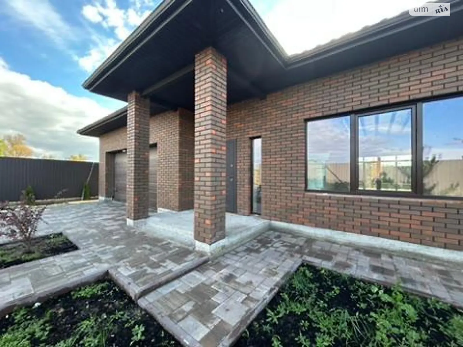 Продается одноэтажный дом 160 кв. м с камином, цена: 160000 $ - фото 1