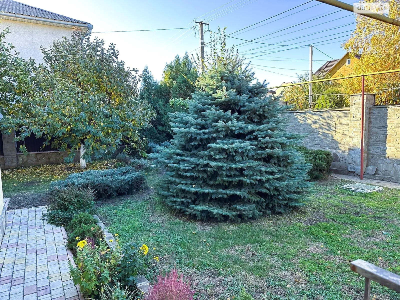 Продается дом на 2 этажа 206 кв. м с бассейном, цена: 215000 $ - фото 1