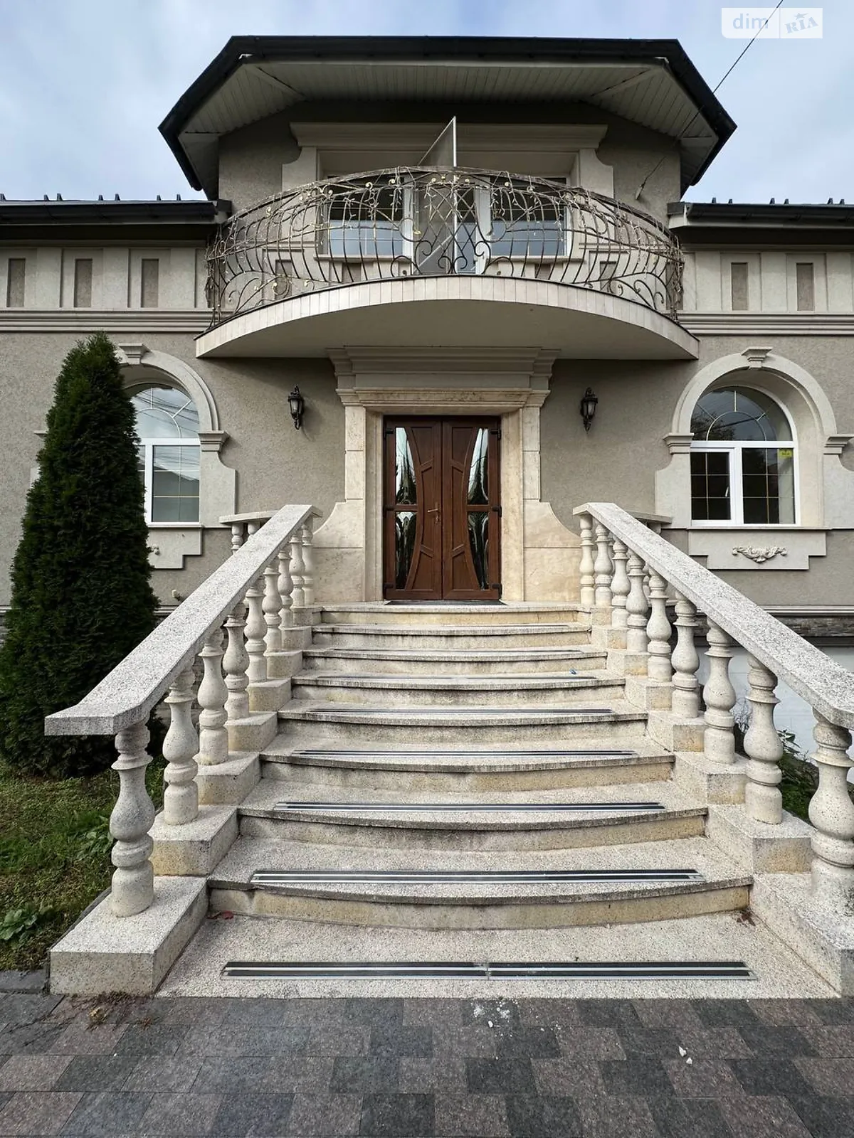 Продается дом на 2 этажа 360 кв. м с подвалом, цена: 600000 $ - фото 1