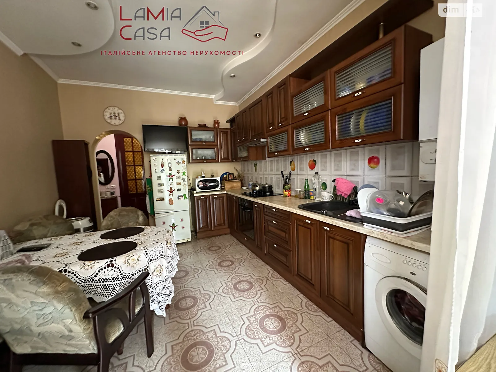 Продается 3-комнатная квартира 105 кв. м в Черновцах, ул. Федьковича Юрия - фото 1