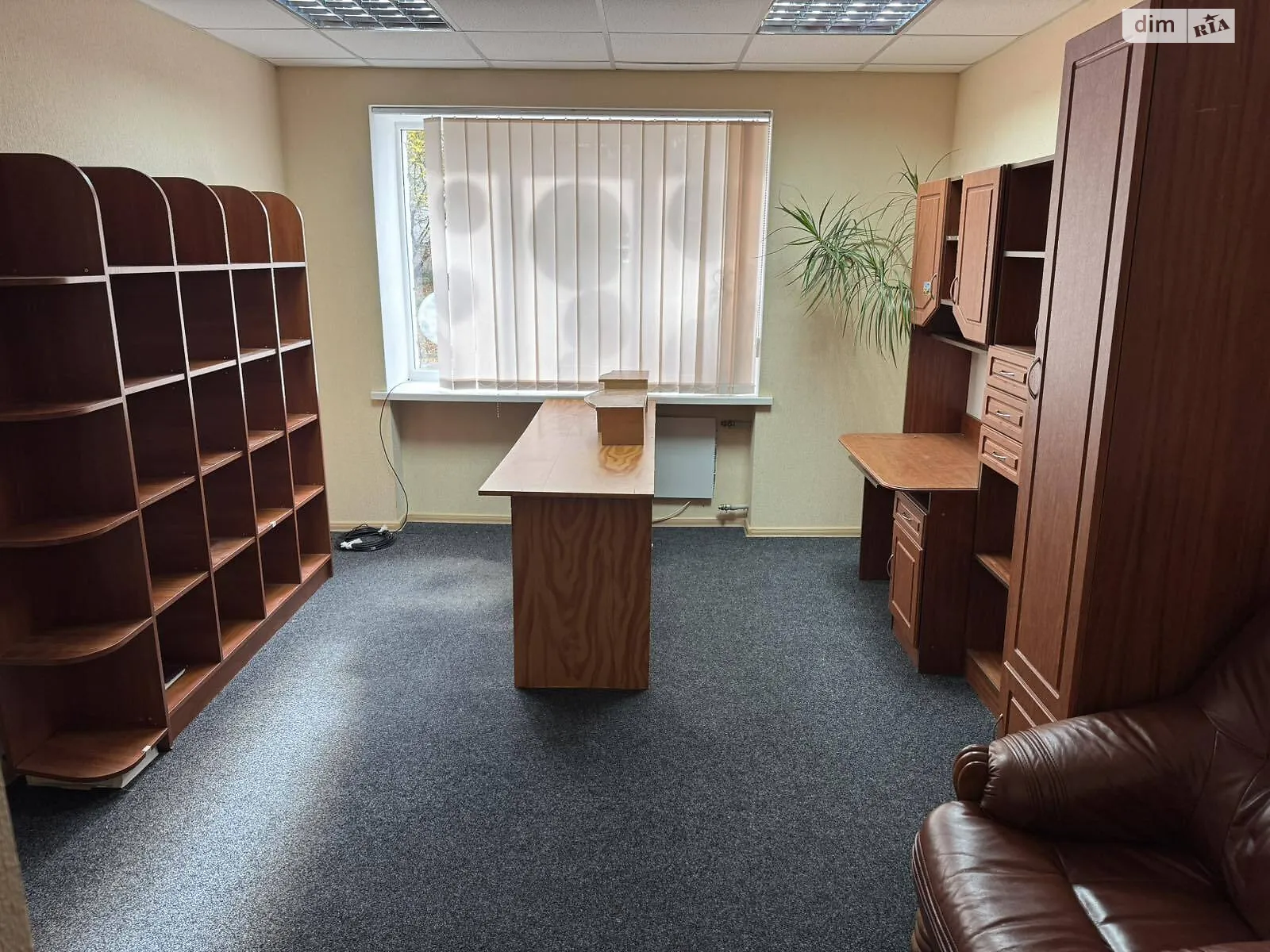 Продается офис 36.4 кв. м в бизнес-центре, цена: 45000 $ - фото 1