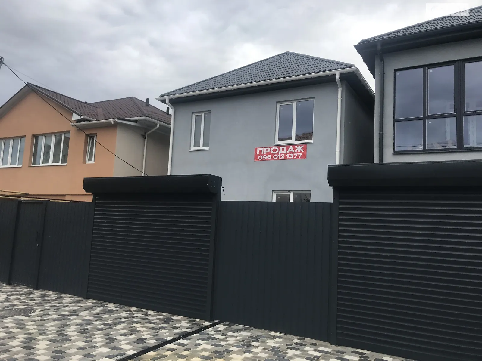 Продается дом на 2 этажа 120 кв. м с бассейном, цена: 81000 $ - фото 1