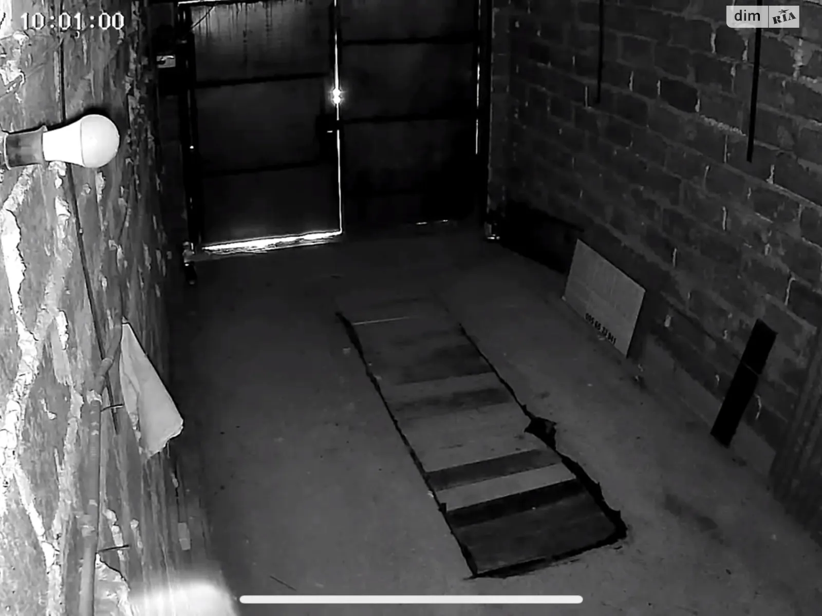 Сдается в аренду место в гаражном кооперативе под легковое авто на 24 кв. м, цена: 2000 грн - фото 1