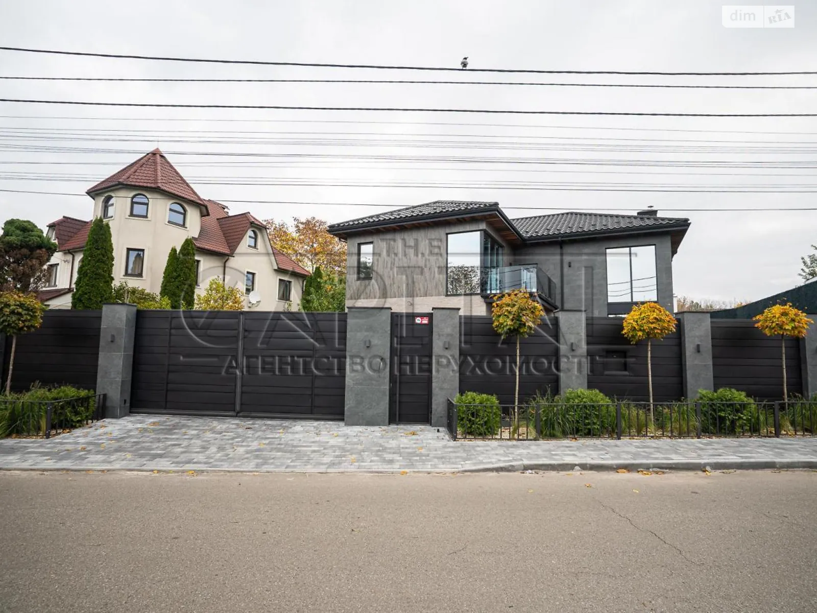 Продается дом на 2 этажа 320 кв. м с гаражом, цена: 800000 $ - фото 1