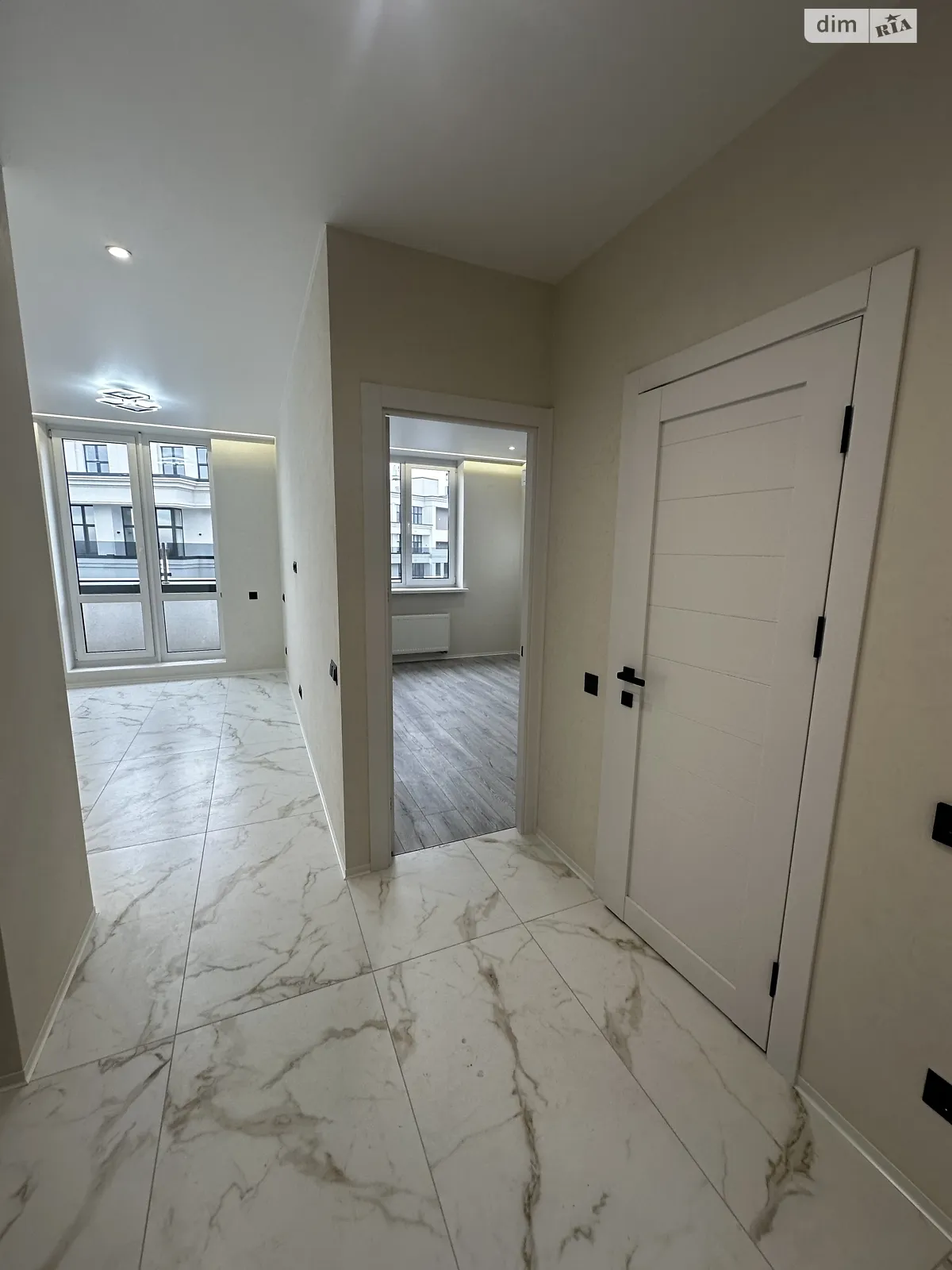 Продается 1-комнатная квартира 40 кв. м в Ирпене, ул. Университетская(Карла Маркса), 3/8 - фото 1