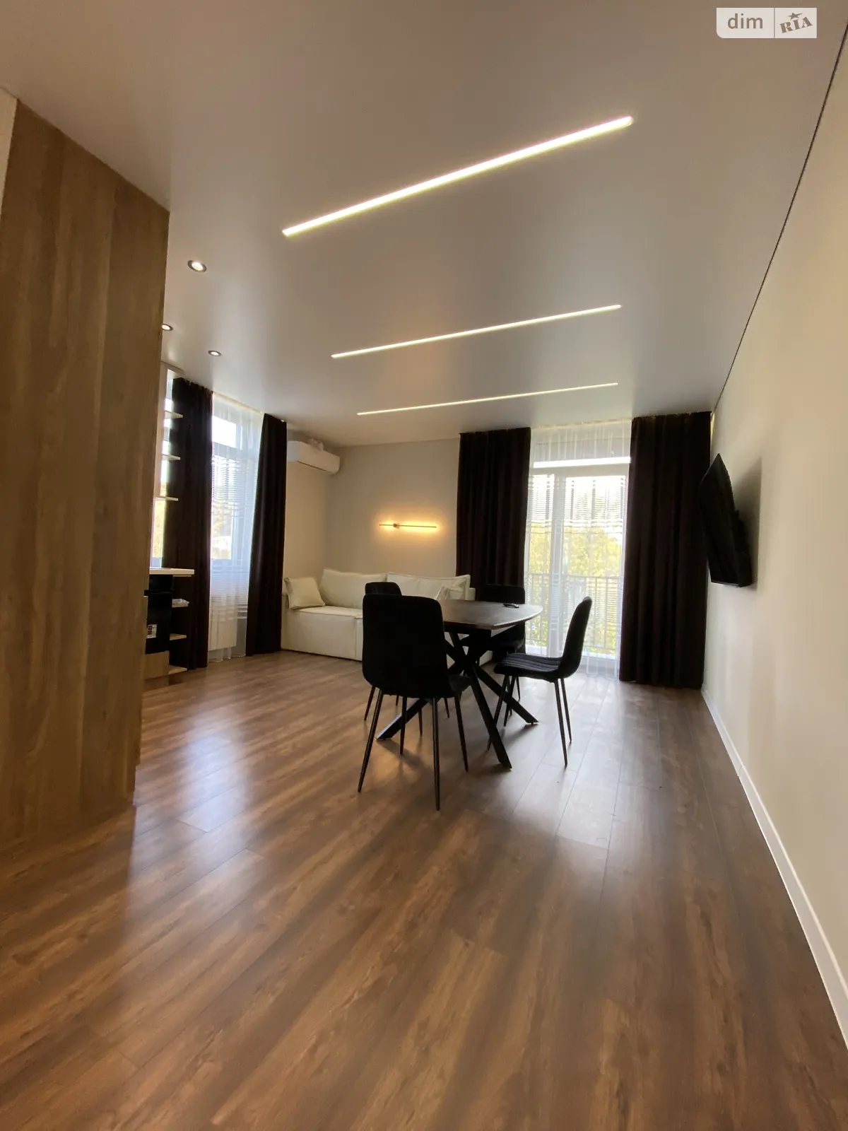 Продается 1-комнатная квартира 38 кв. м в Ужгороде, цена: 70300 $ - фото 1