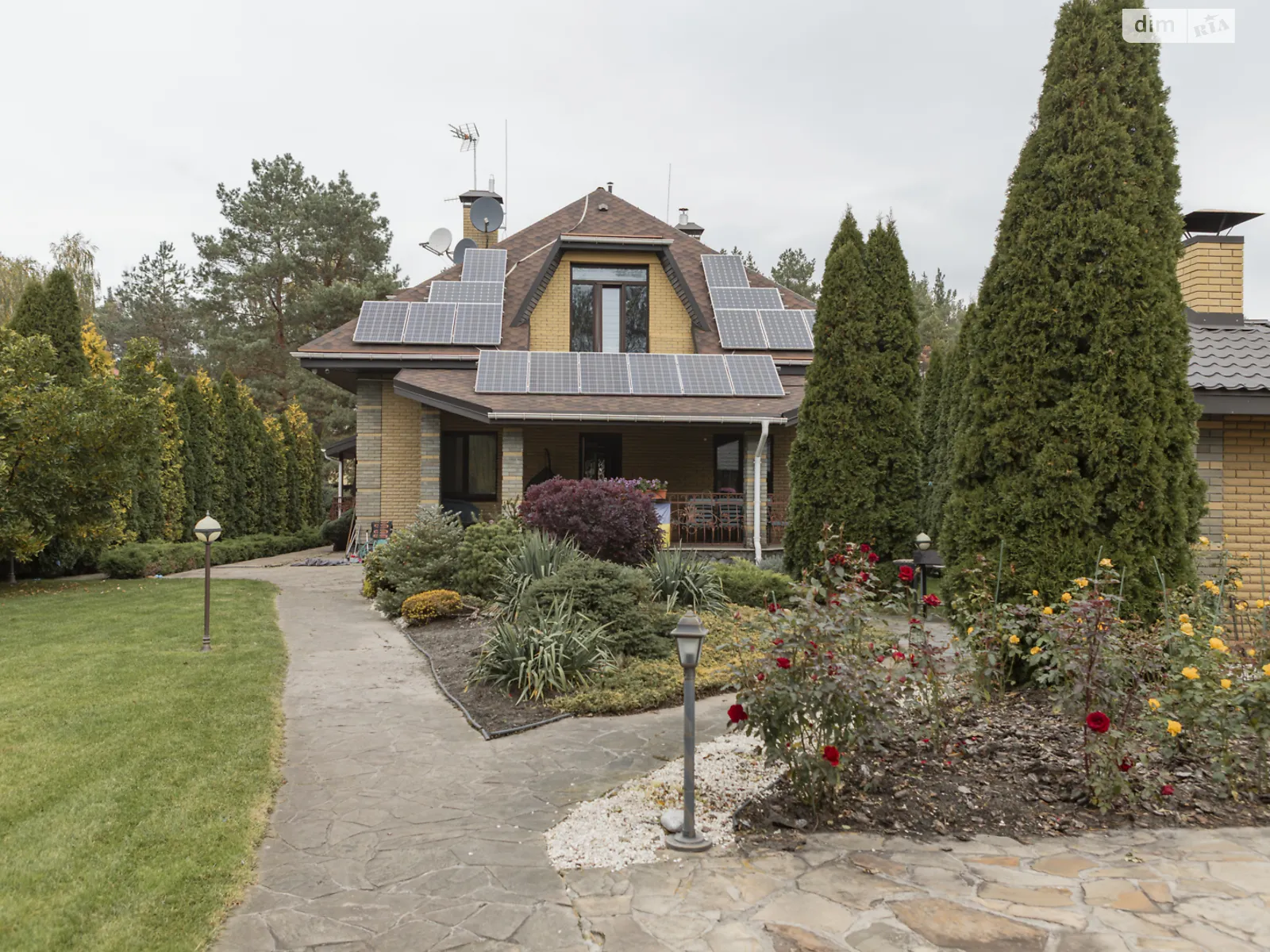 Продается дом на 2 этажа 260 кв. м с участком, цена: 360000 $ - фото 1