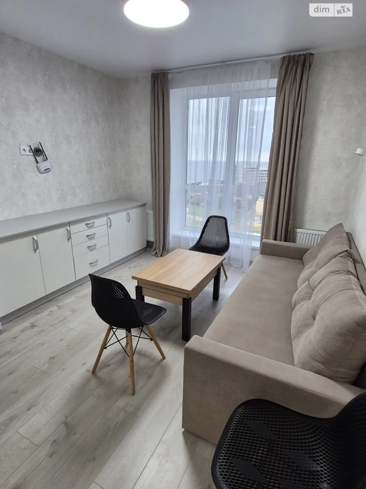 Продається 2-кімнатна квартира 78 кв. м у Чорноморську, вул. Лазурна(Гайдара), 2Б корпус 3 - фото 1