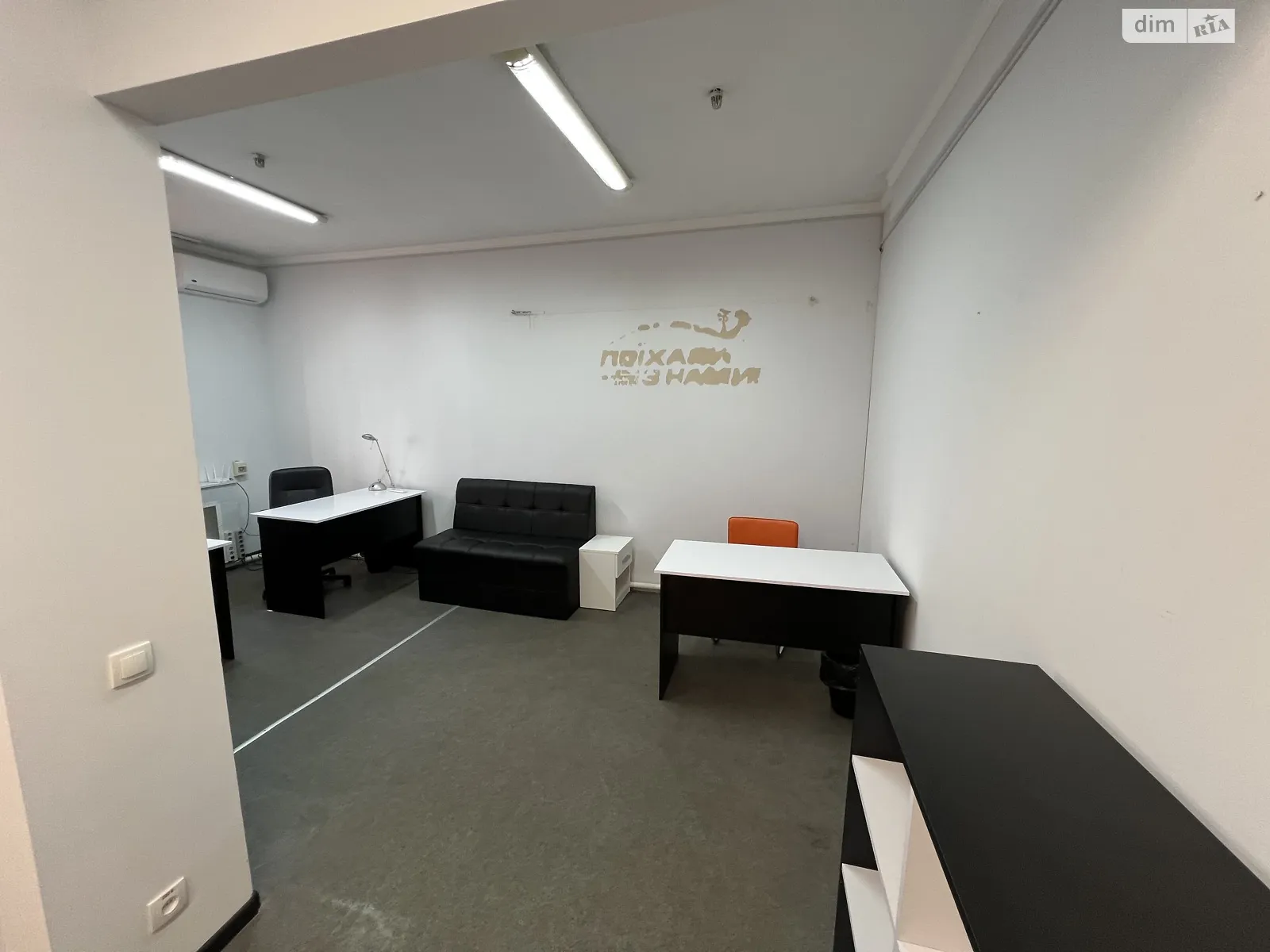 Сдается в аренду офис 28 кв. м в бизнес-центре, цена: 8000 грн - фото 1