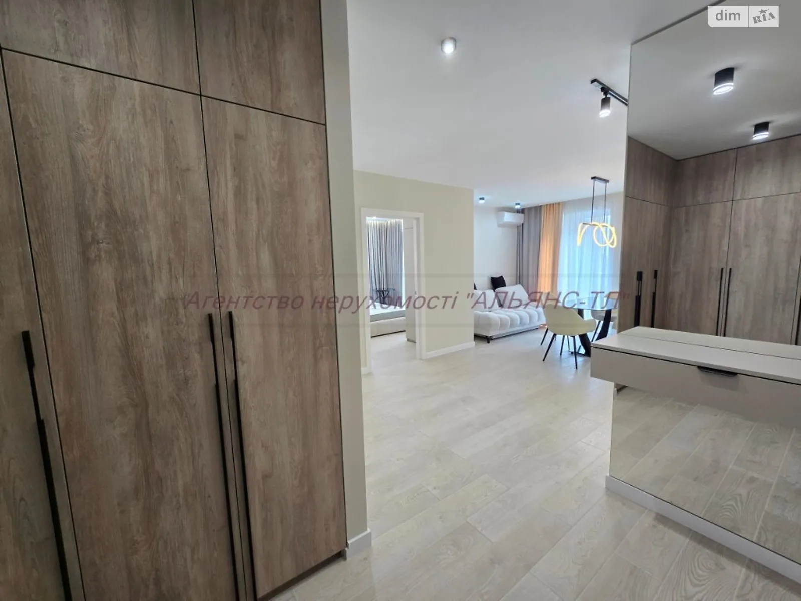 Продається 2-кімнатна квартира 61.6 кв. м у Ужгороді, вул. Тлехаса - фото 1