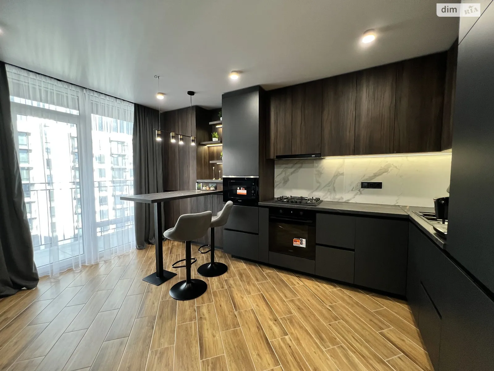 Сдается в аренду 1-комнатная квартира 40.3 кв. м в Ивано-Франковске, ул. Юліана Пелеша(Крайковского), 3 корпус 8 - фото 1