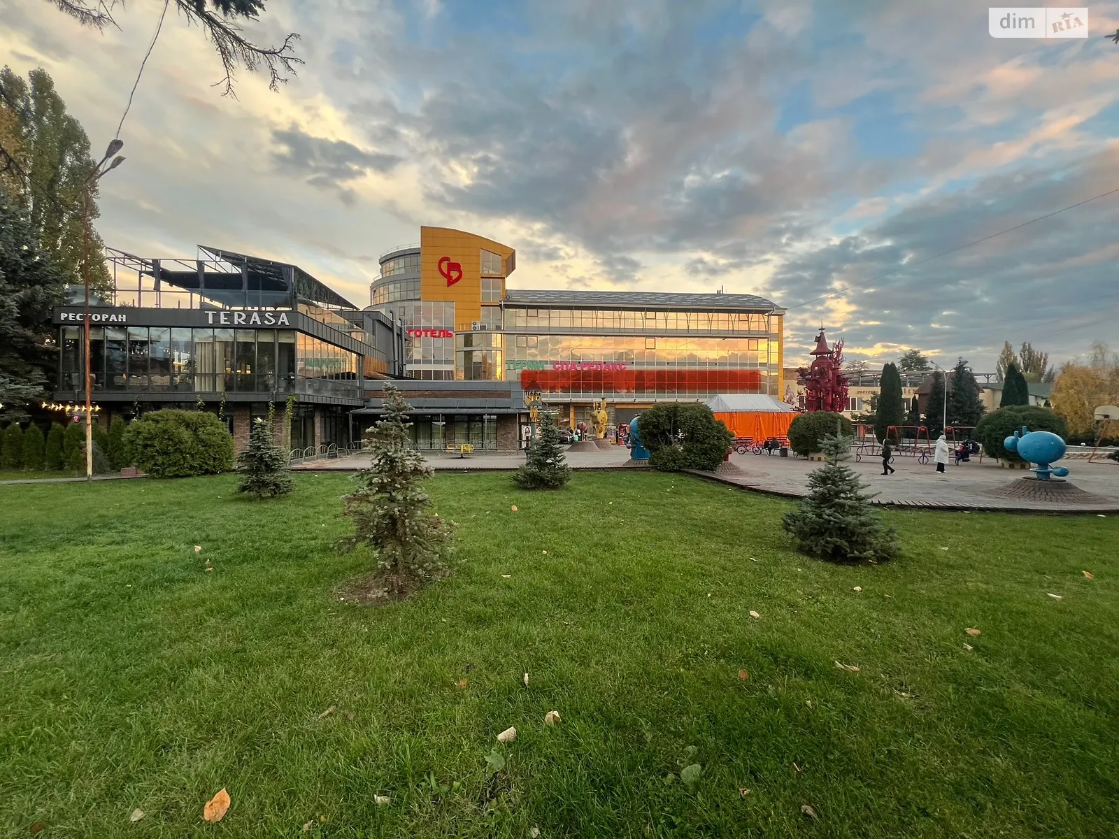 Сдается в аренду офис 223.7 кв. м в бизнес-центре, цена: 67110 грн - фото 1