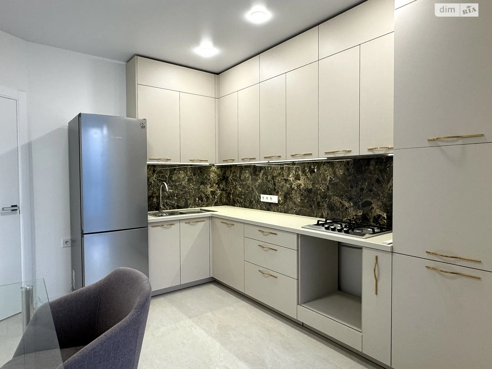 Продается 1-комнатная квартира 45 кв. м в Ровно, ул. Студенческая, 28 - фото 1