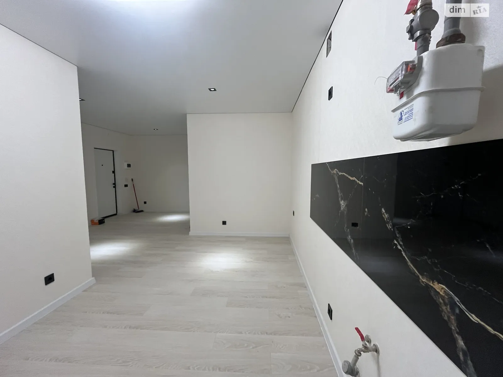 Продается 1-комнатная квартира 48 кв. м в Виннице, ул. Антонова Олега, 13В - фото 1