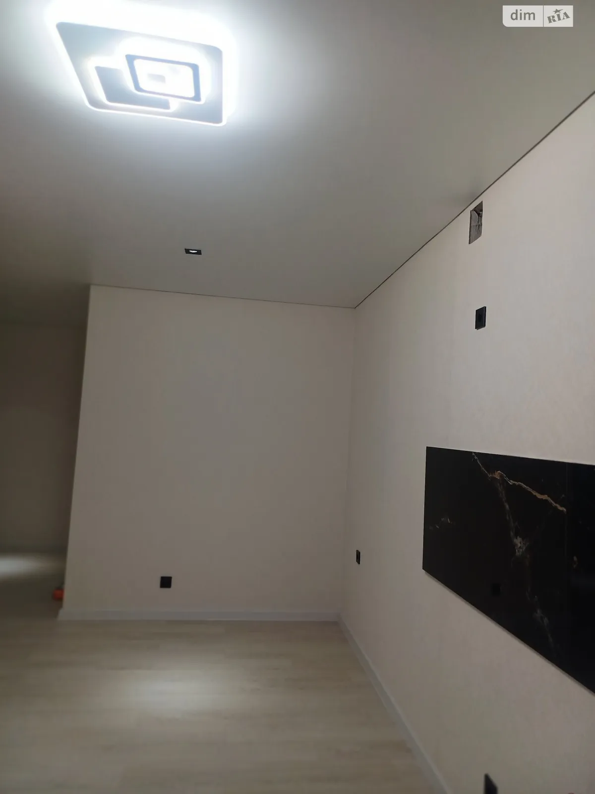 Продается 1-комнатная квартира 48 кв. м в Виннице, ул. Антонова Олега - фото 1