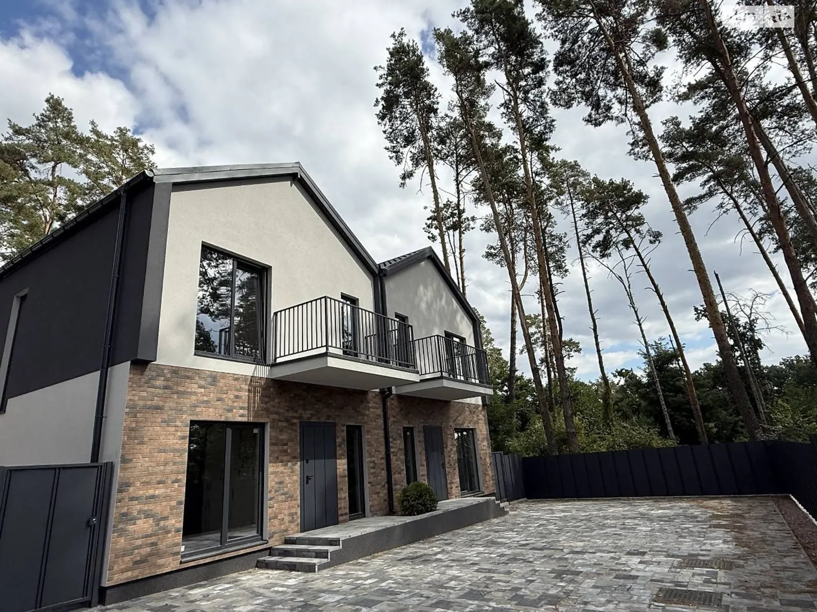 Продается дом на 2 этажа 120 кв. м с бассейном, цена: 85000 $ - фото 1