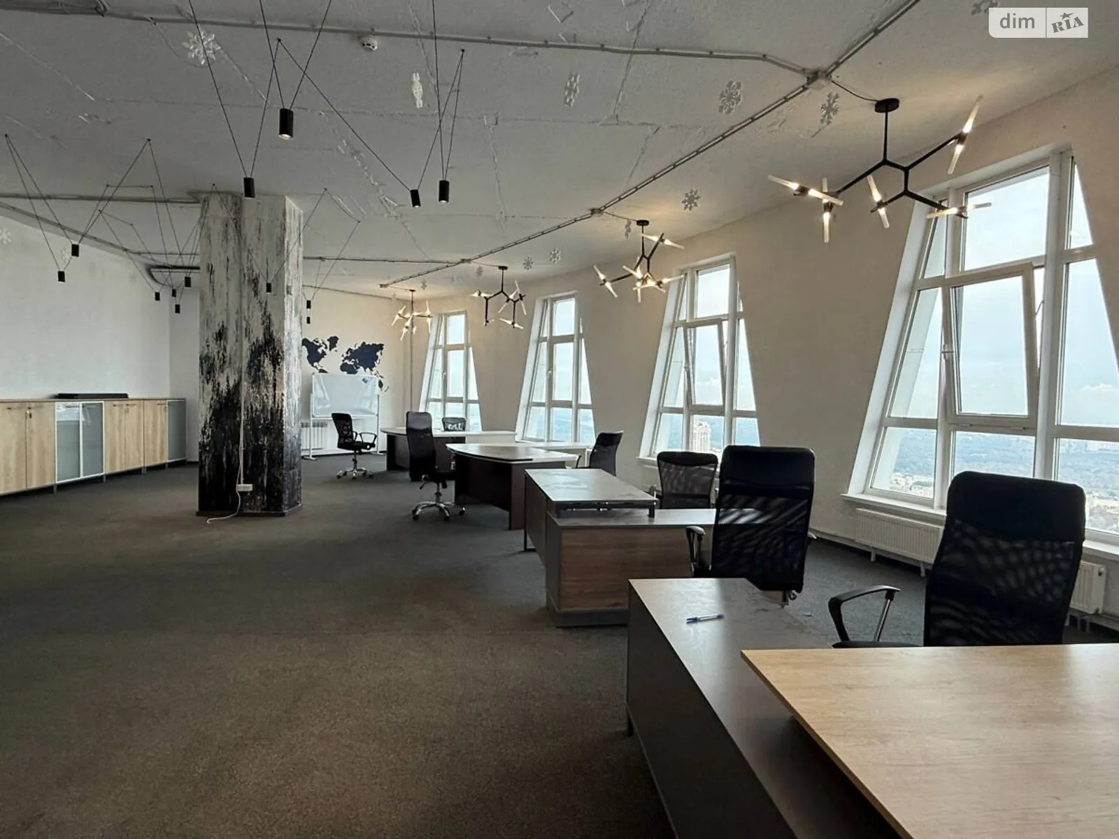 Сдается в аренду офис 199.7 кв. м в бизнес-центре, цена: 1900 $ - фото 1