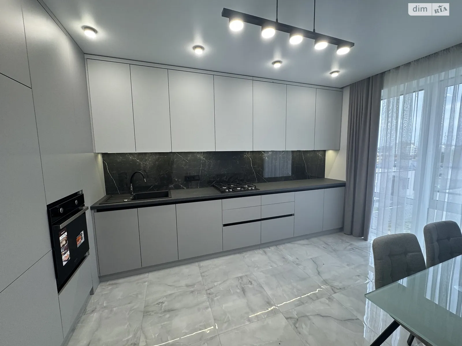 Продается 1-комнатная квартира 40 кв. м в Ровно, ул. Николая Боголюбова, 1Ж - фото 1