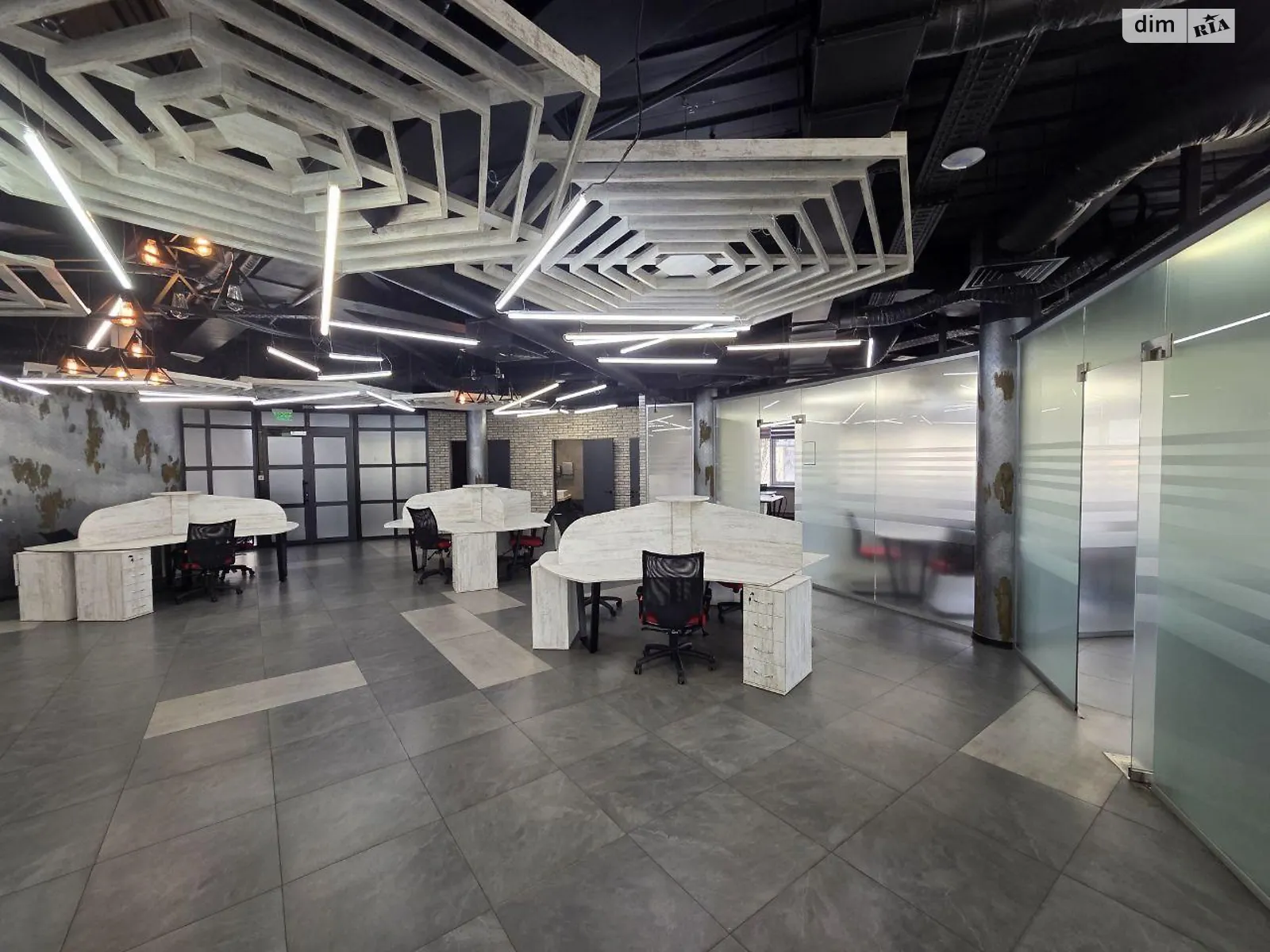Сдается в аренду офис 340 кв. м в бизнес-центре, цена: 6500 $ - фото 1