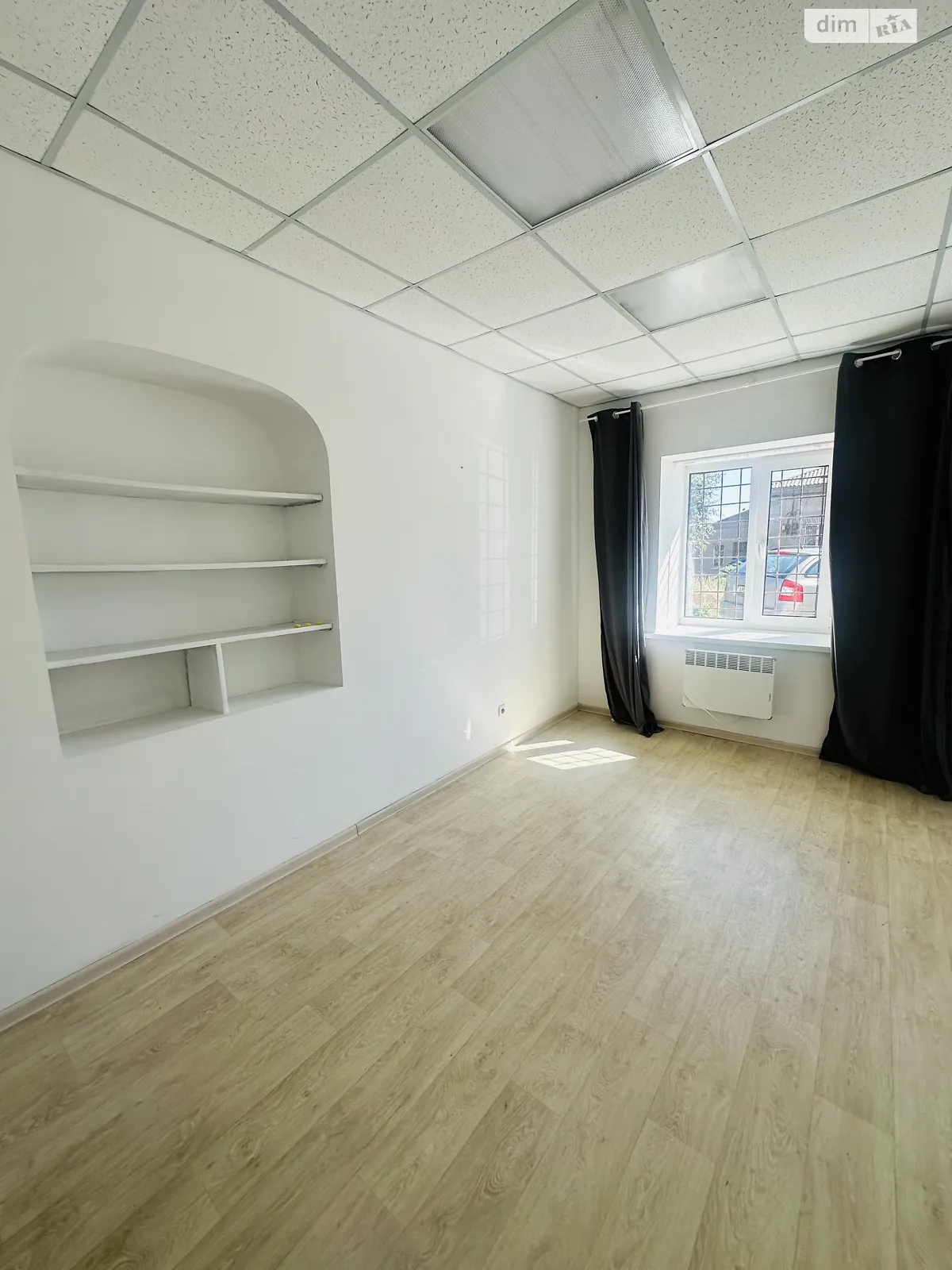 Сдается в аренду офис 18 кв. м в бизнес-центре, цена: 6490 грн - фото 1