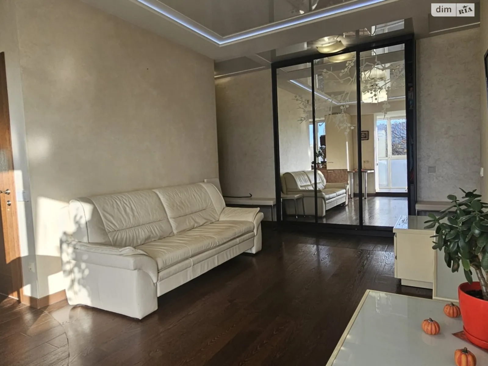 Продается 3-комнатная квартира 60.3 кв. м в Киеве, бул. Павла Вирского(Саратовская), 45 - фото 1