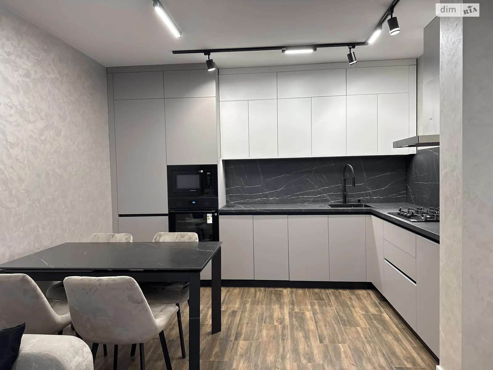 Продается 2-комнатная квартира 65 кв. м в Ивано-Франковске, ул. Юліана Пелеша(Крайковского), 3 корпус 2 - фото 1