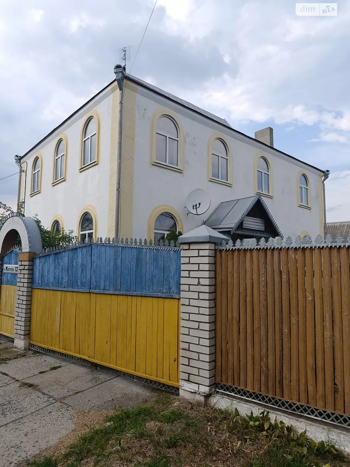 Продается дом на 2 этажа 240 кв. м с балконом, цена: 39000 $ - фото 1