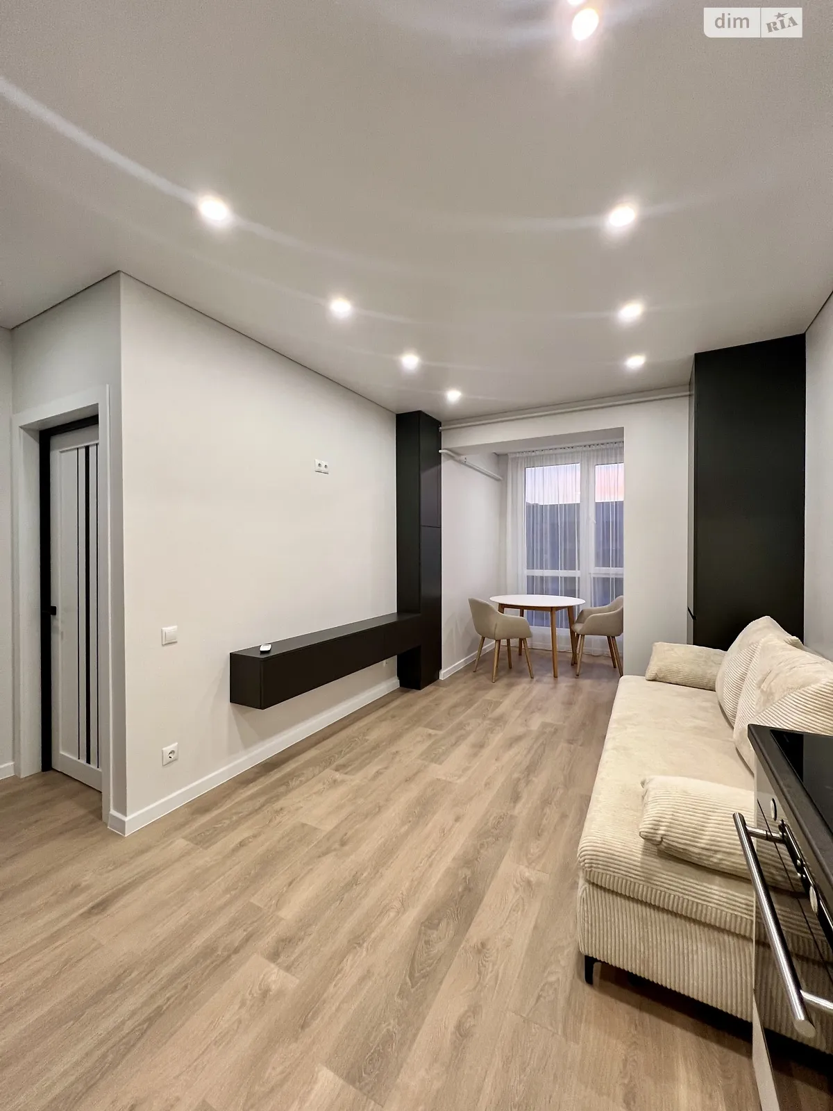 Продается 1-комнатная квартира 42 кв. м в Ровно, ул. Студенческая, 24А - фото 1