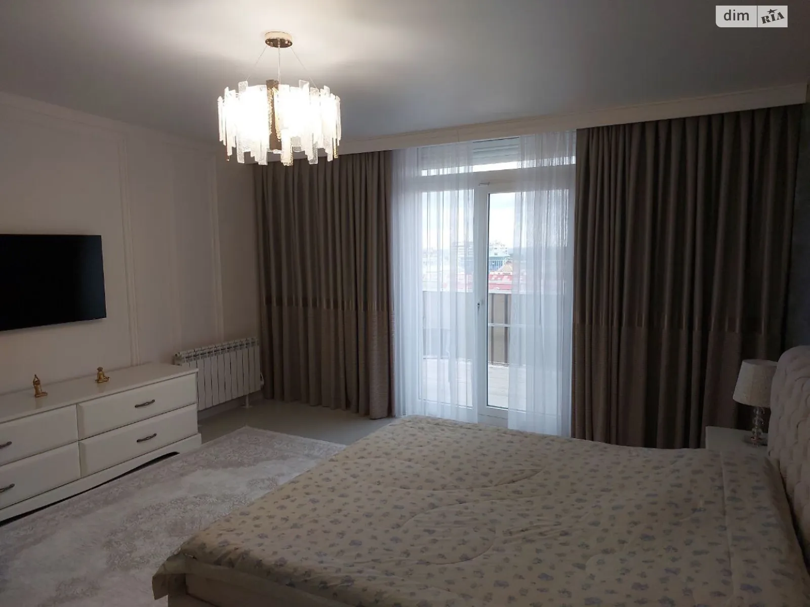 Продается 1-комнатная квартира 81 кв. м в Одессе, пл. Екатерининская, 19 - фото 1