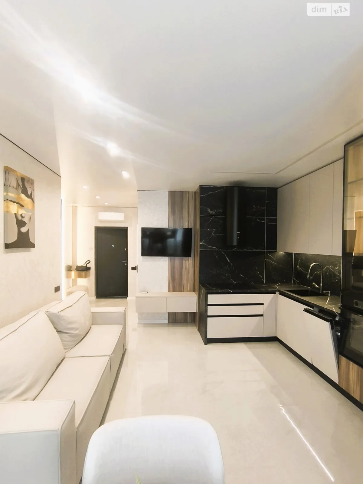 Продается 1-комнатная квартира 46 кв. м в Ивано-Франковске, ул. Ленкавского - фото 1