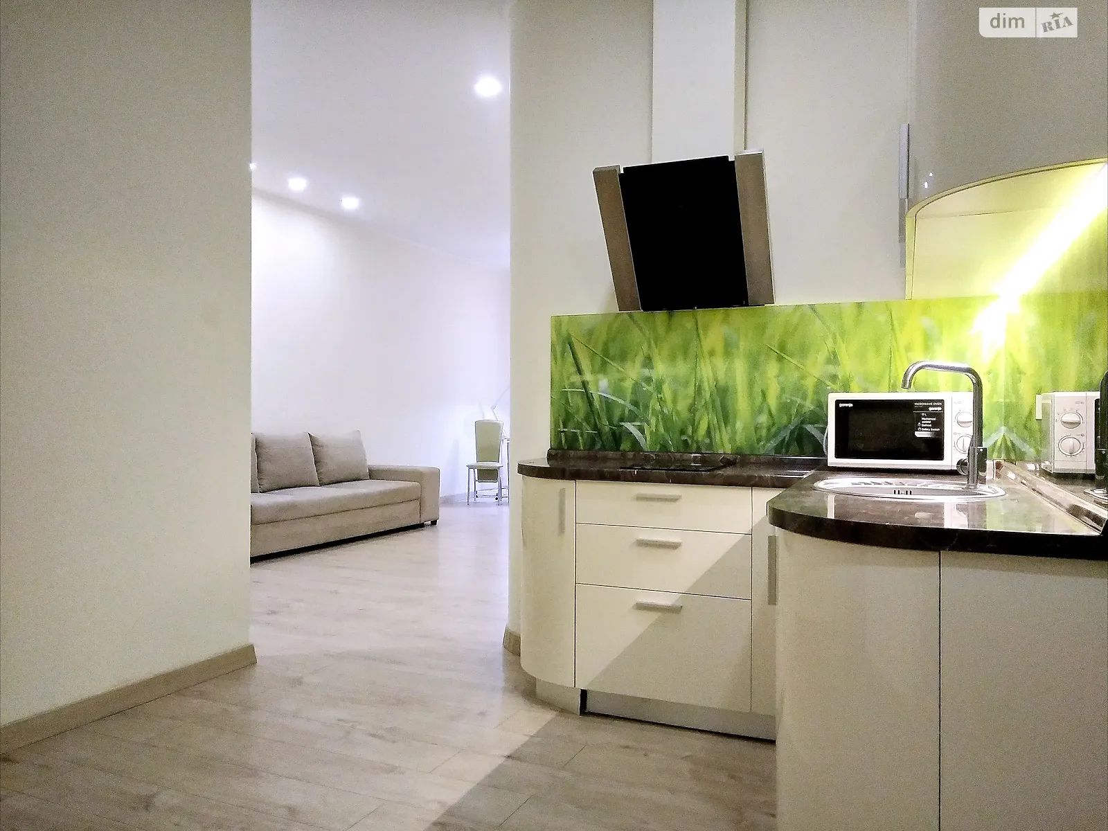 Сдается в аренду 1-комнатная квартира 45 кв. м в Одессе, ул. Лигинская(Макаренко), 2А - фото 1