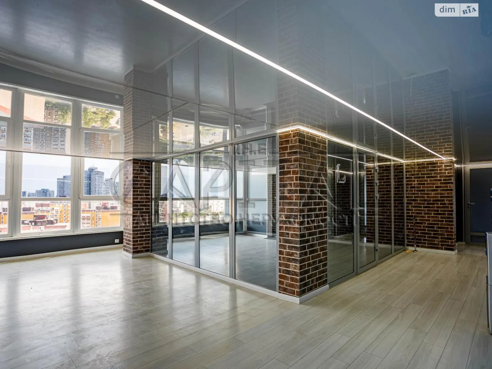 Сдается в аренду офис 188.4 кв. м в бизнес-центре, цена: 2000 $ - фото 1