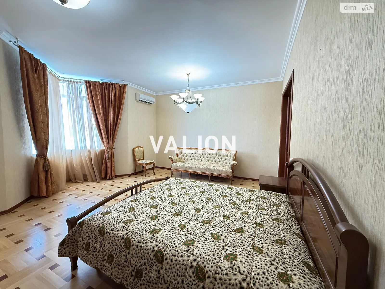 Продается 2-комнатная квартира 88.4 кв. м в Киеве, ул. Коновальца Евгения, 32Г - фото 1