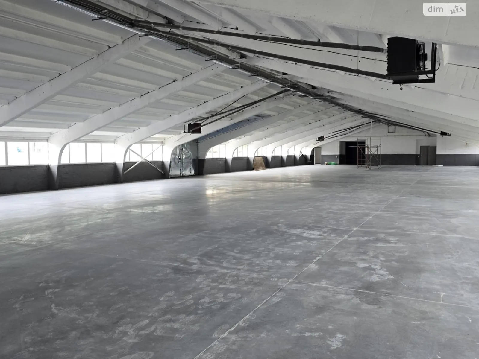 Сдается в аренду объект сферы услуг 1040 кв. м в 1-этажном здании, цена: 155925 грн - фото 1
