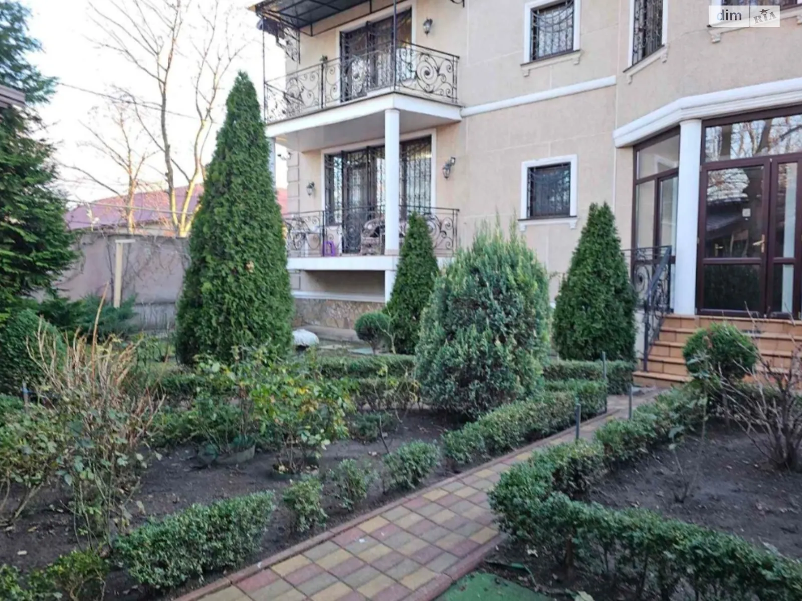 Продается дом на 3 этажа 400 кв. м с камином, цена: 377000 $ - фото 1